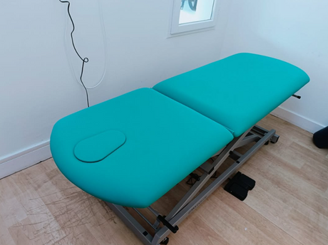 Installation nouvelle table dans un cabinet kiné à Saint-Jean-De-Luz