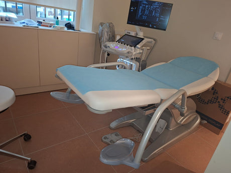 Installation d'un fauteuil de gynécologie Arco-Matic 300M de chez Schmitz