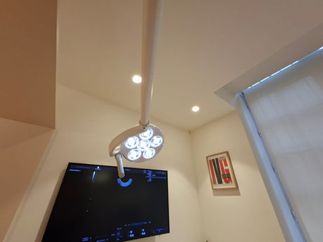 Installation de 7 scialytiques au plafond