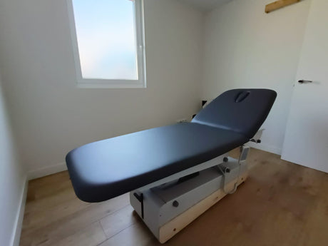 Installation d'une nouvelle table de soins chez une kiné à Hendaye