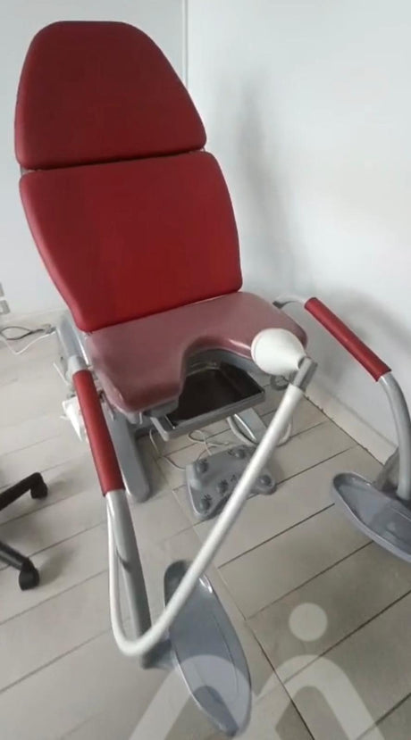 Fauteuil de gynécologie Arco-matic de chez Schmitz dans cabinet à Bayonne