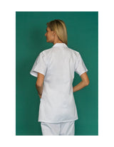 soignante de dos avec blouse médicale blanche